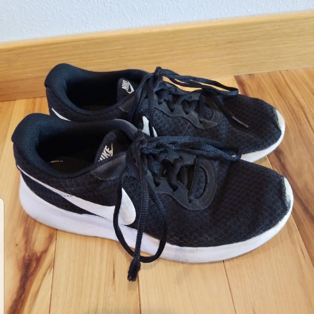 Women's Nike Shoes-Size 7